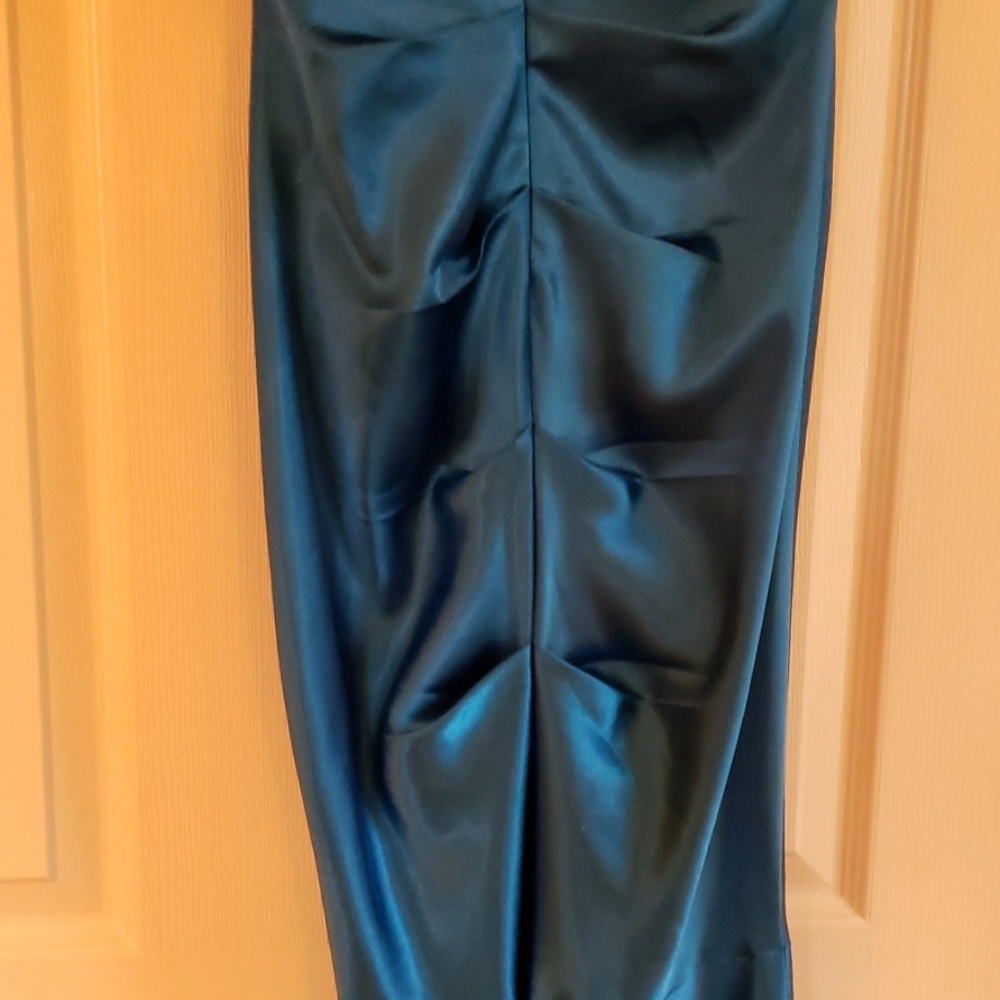 Dress - Picture 6 of 7